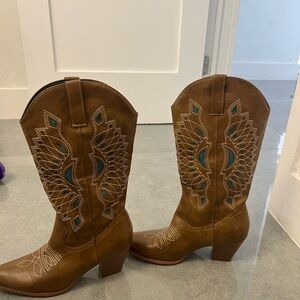 Elegant Tan Women's Heeled Boots with Embroidery